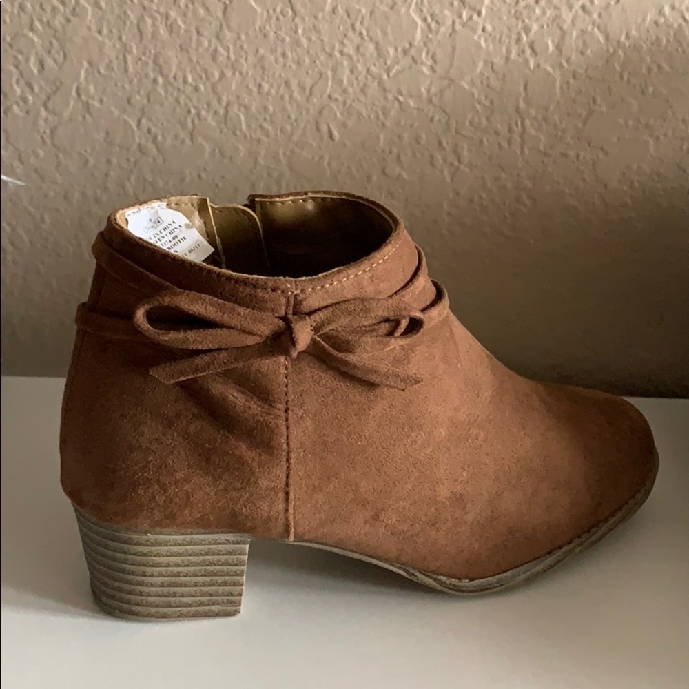 Old navy brown youth bootie